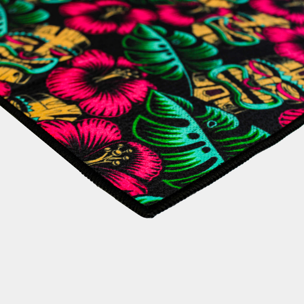 Magnetic Golf Towel with Tiki Design