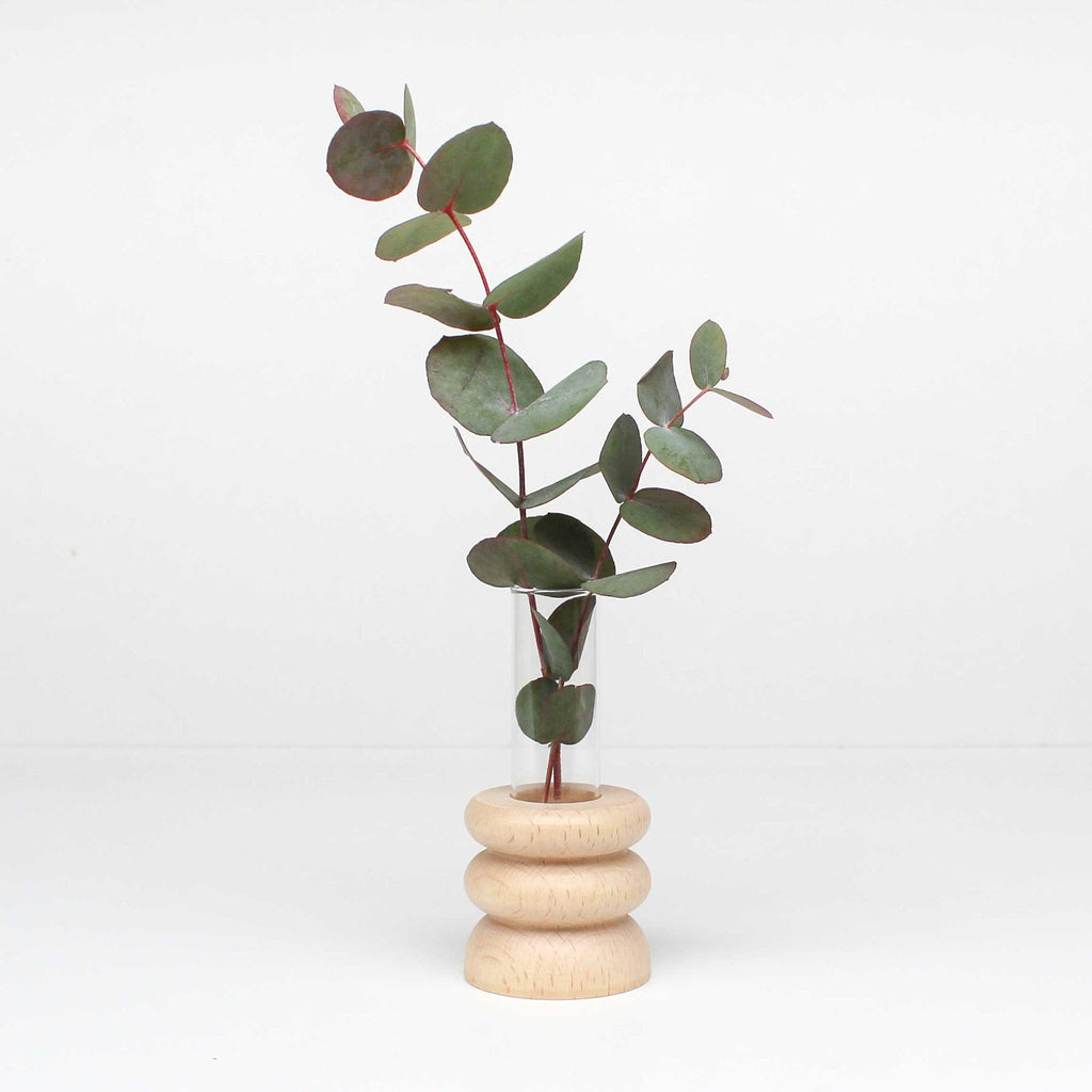 bold short n1 totem wooden vase with a dramatic close-up on its eco-friendly beech wood grain