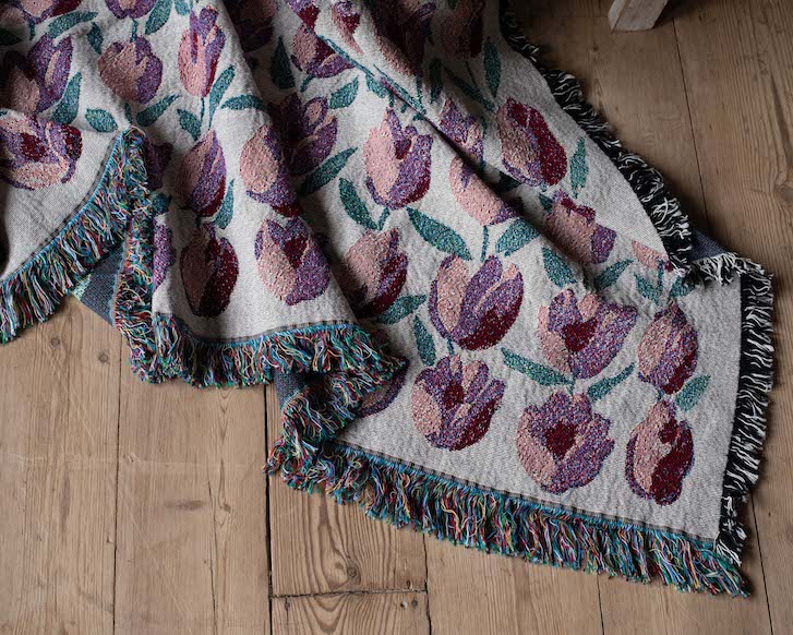 Tulip Kisses Woven Blanket
